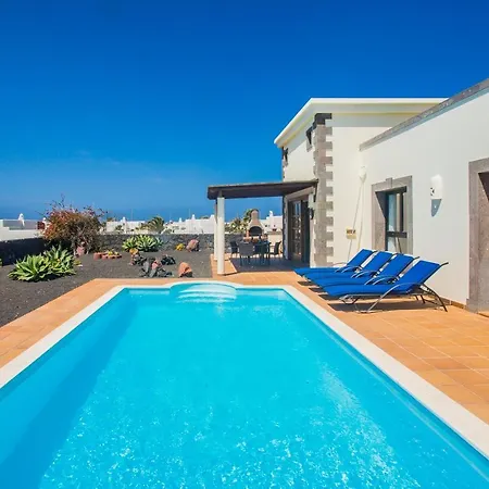 Eslanzarote Eleonor, Super Wifi, Heated Pool, Sat Tv Villa