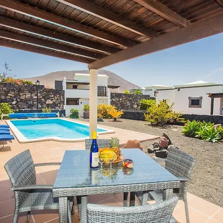 Villa Eslanzarote Eleonor, Super Wifi, Heated Pool, Sat Tv *