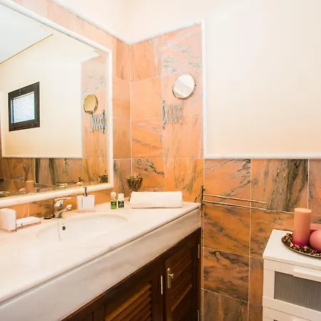 Villa Eslanzarote Eleonor, Super Wifi, Heated Pool, Sat Tv *
