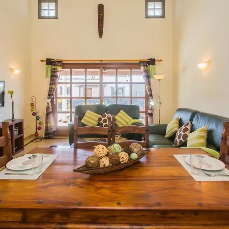 Villa Eslanzarote Eleonor, Super Wifi, Heated Pool, Sat Tv